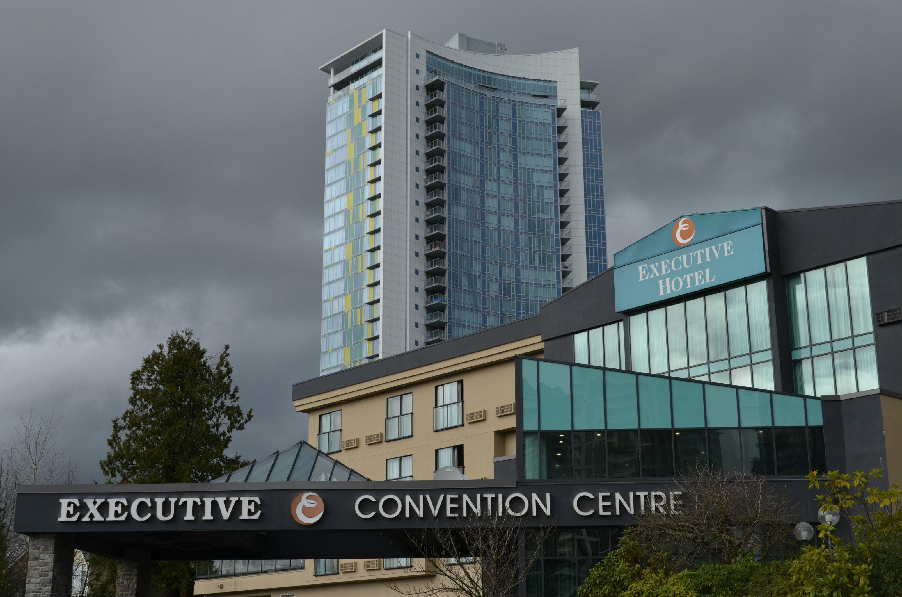 Executive Suites Hotel & Conference Center, Metro Vancouver Burnaby Exterior foto